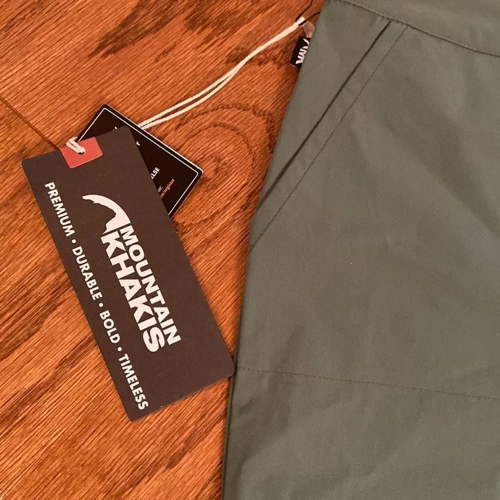 NWT Mountain Khakis green shorts 10 - water repellent, classic fit